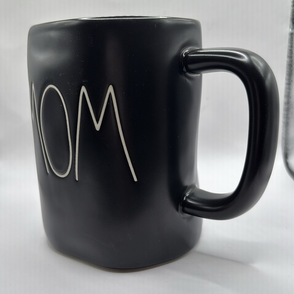 Rae Dunn ‘MOM' Mug - black with white. Perfect condition - Picture 2 of 5